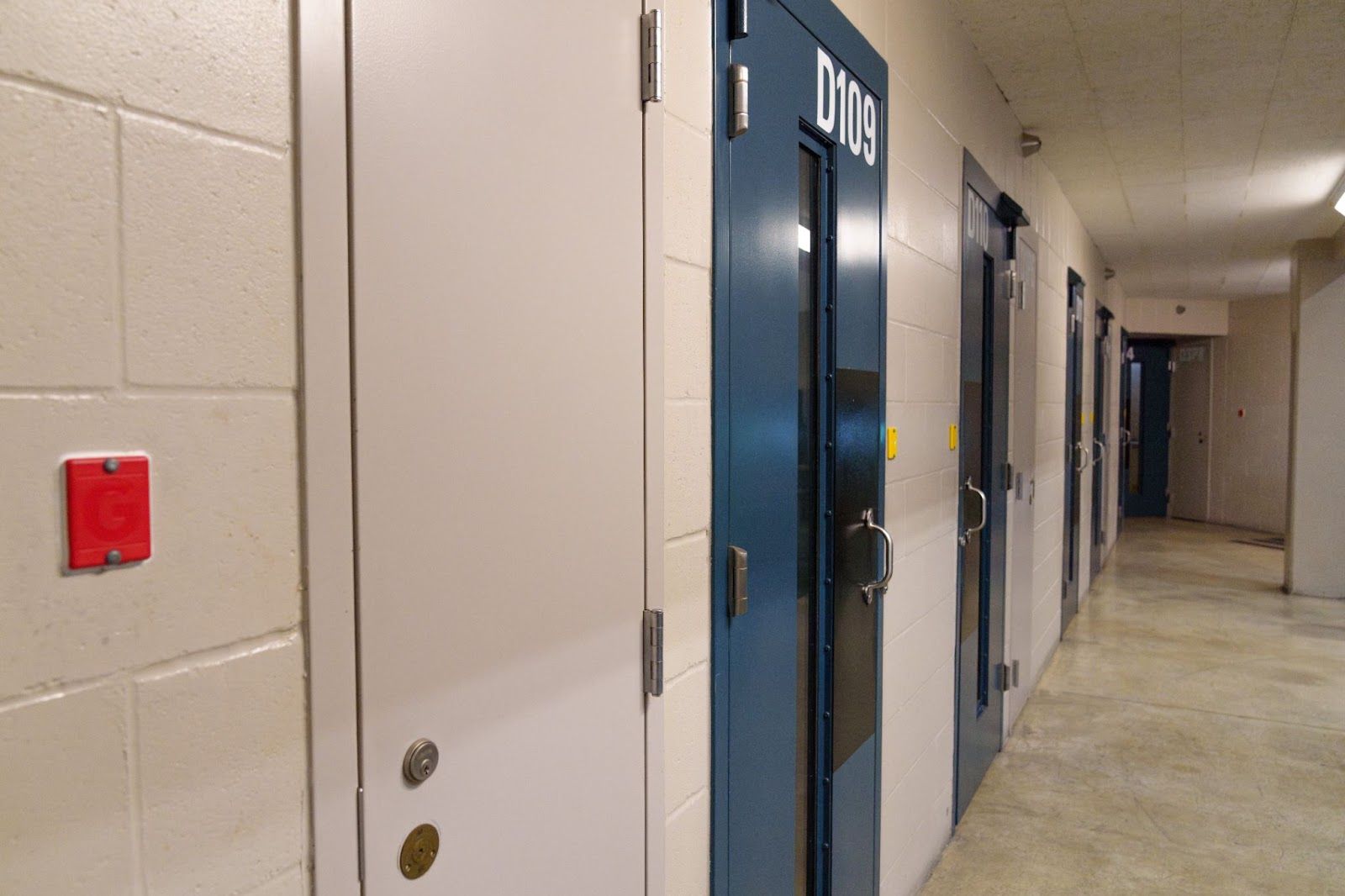 GUARDIAN RFID hard tags in county jail