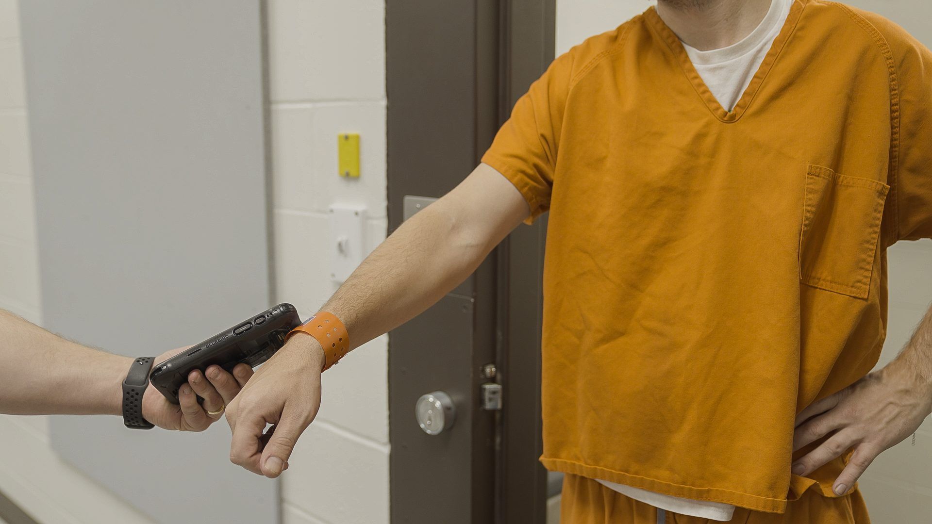 Officer scanning an inmate's RFID wristband with SPARTAN 3