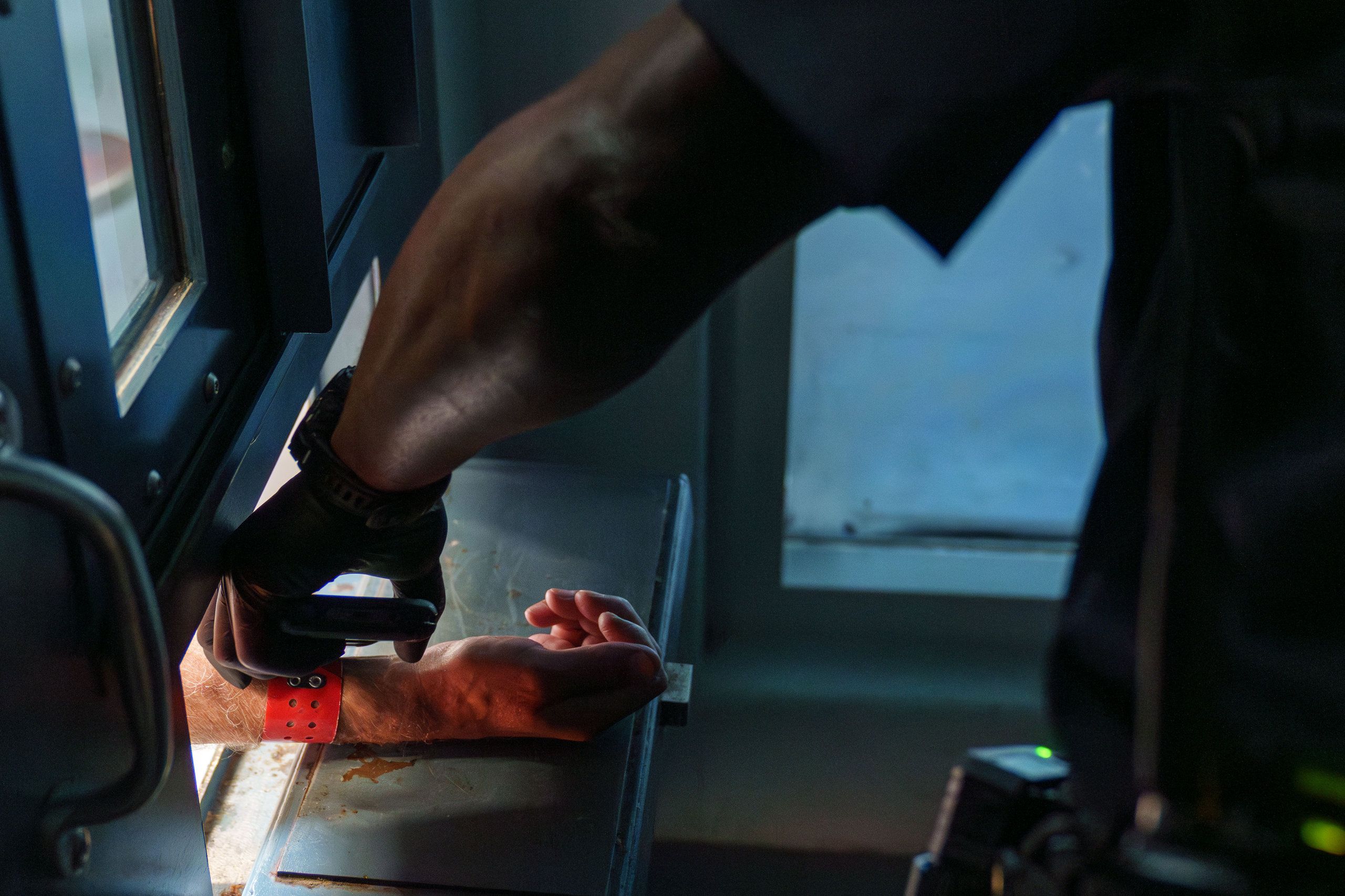 SPARTAN 3 reading an RFID inmate wristband at close range